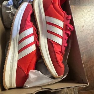 Women’s size 8/ Big kids size 6